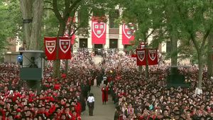 O judecătoare numită de Barack Obama a anulat îngheţarea finanţării de peste 2 miliarde de dolari pentru Harvard / Donald Trump acuză celebra universitate că este pepinieră woke antisemită şi i-a retras subvenţiile federale