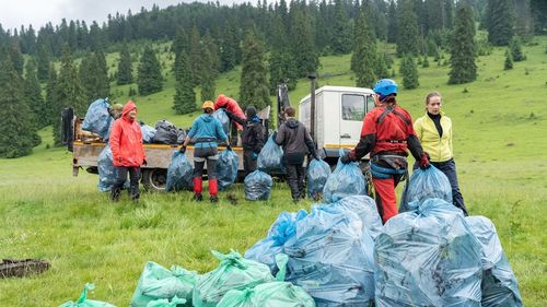 Curățenie generală în toată țara: Let’s Do It Romania strânge gunoaie din sute de localități/ Peste 2 milioane de voluntari, din 2009 până în prezent