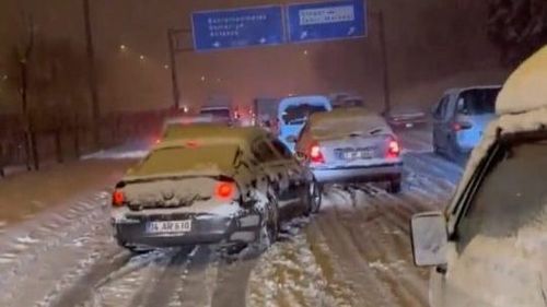 Haos în Turcia din cauza căderilor masive de zăpadă/ Mai mulți morți și zeci de răniți după ce două autocare au derapat