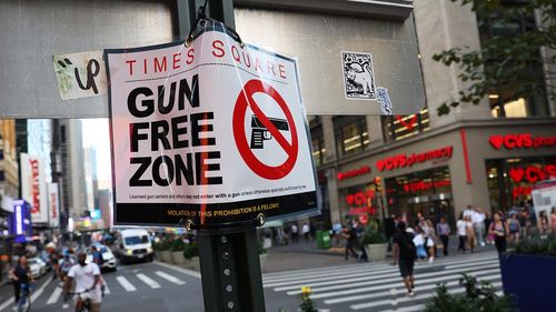 Portul armelor de foc a fost interzis în Times Square din New York