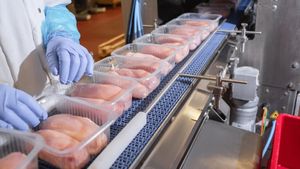 Consumul mediu de carne de pui este de șase ori mai mare decât în 1961, arată un raport al ONU