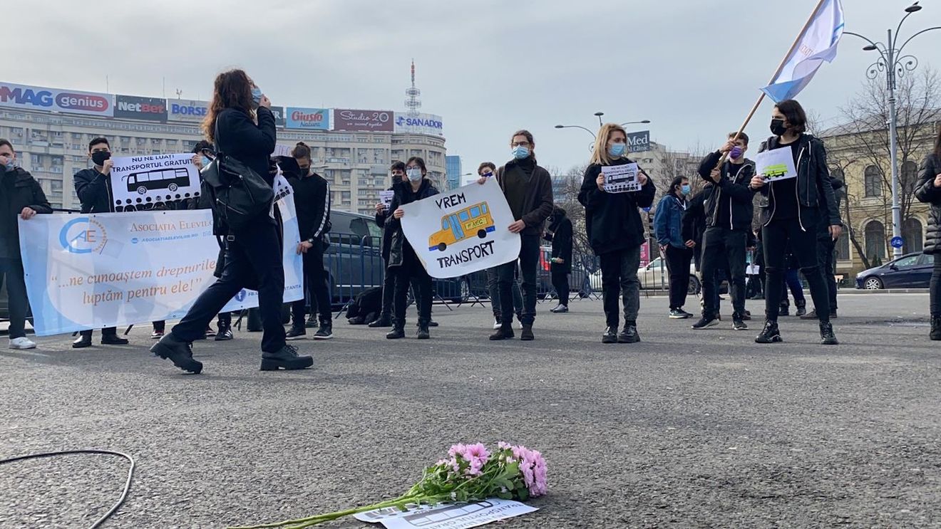 Guvernul anunță că a majorat de patru ori suma pentru decontarea transportului elevilor care învaţă în altă localitate decât cea de domiciliu