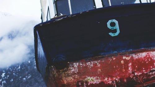 Solutie antică pentru o problemă modernă: Marina comercială britanică testează vele rigide care ar putea reduce emisiile de carbon produse de navele de transport de mare tonaj