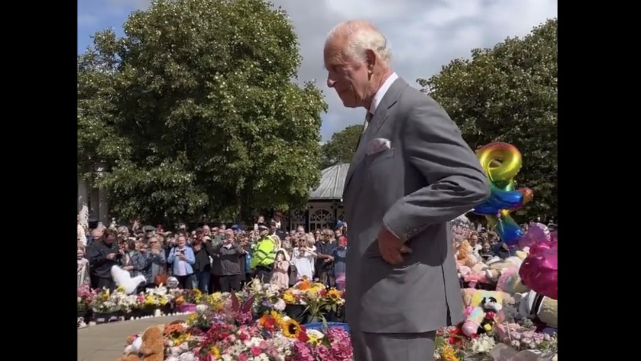 Charles al III-lea s-a întâlnit cu supravieţuitorii atacului din Southport
