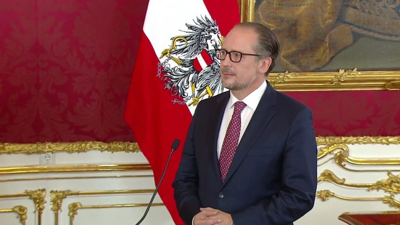Ministrul de Externe Alexander Schallenberg, învestit oficial în funcția de cancelar al Austriei, după demisia lui Sebastian Kurz, vizat de o anchetă pentru corupție