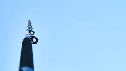 Bărbat din Bistrița-Năsăud, electrocutat într-o gară, din cauza unei undiţe / A suferit arsuri de gradul I pe aproximativ 40% din suprafaţa corpului