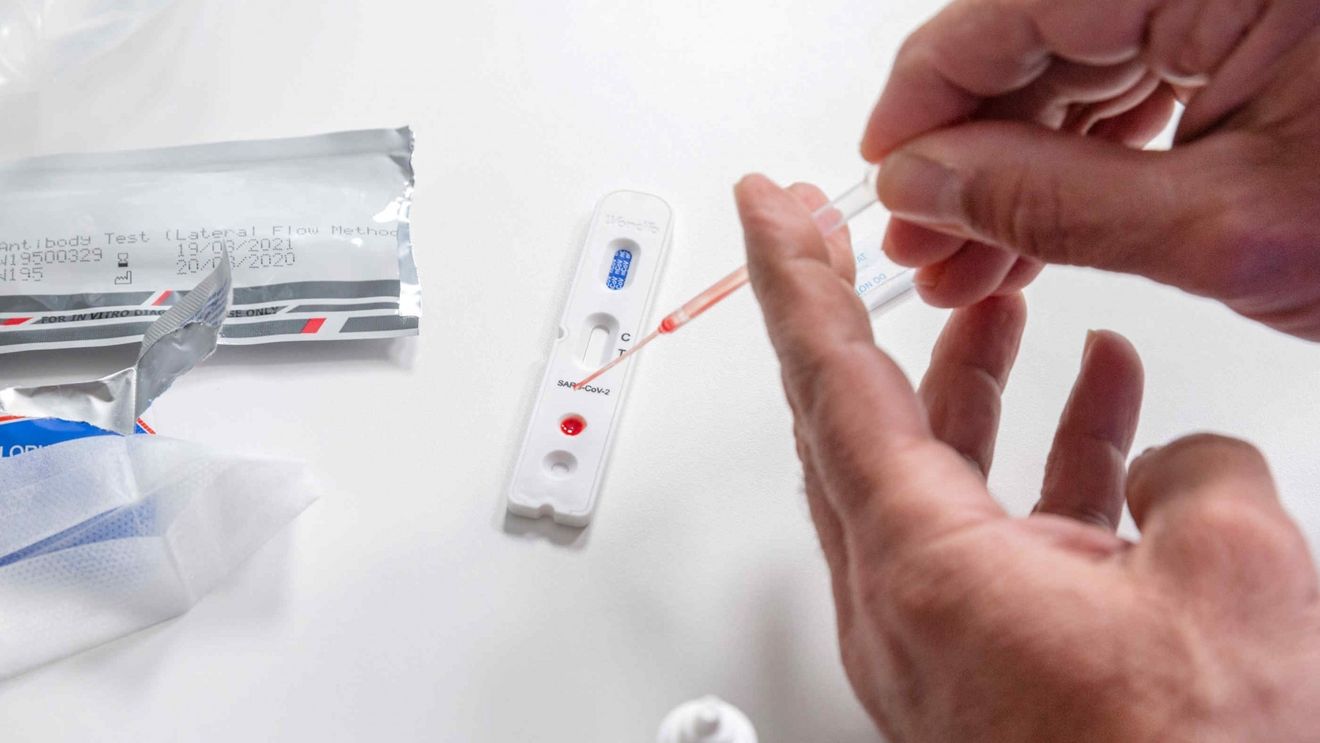 STUDIU Epidemia de Covid din Anglia se extinde în rândul tinerilor și al persoanelor nevaccinate