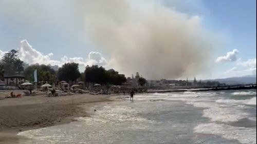 Hoteluri din Creta, evacuate în urma izbucnirii unui incendiu de vegetaţie