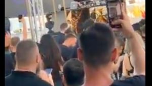 VIDEO Clubul LOFT din stațiunea Mamaia a fost amendat cu 10.000 de lei, în urma unui concert susținut de Puya, la care au participat peste 500 de persoane