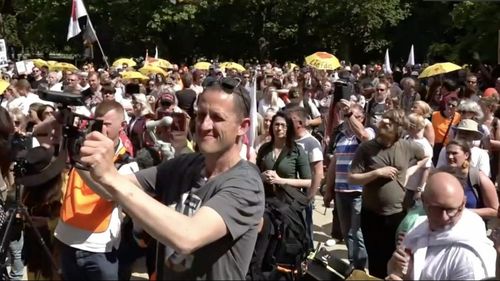 VIDEO Câteva sute de persoane au protestat la Bruxelles împotriva restricţiilor antiepidemice