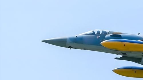 FOTO Prima imagine oficială cu un avion Mirage 2000 din dotarea Ucrainei, publicată de președintele Zelenski / Ce detalii interesante dezvăluie