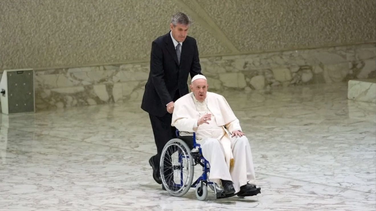 Papa Francisc și-a numit un „asistent medical personal”