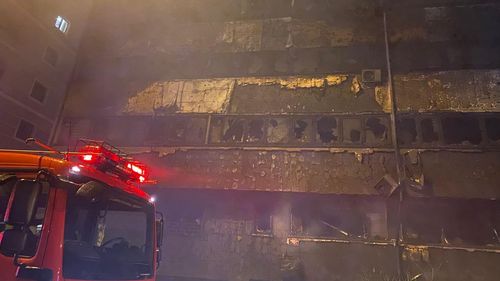 Din cei nouă pacienți transportați la spital în urma incendiului de la Constanța, unul singur se află intubat, cu arsuri de căi aeriene, dar starea sa este stabilă