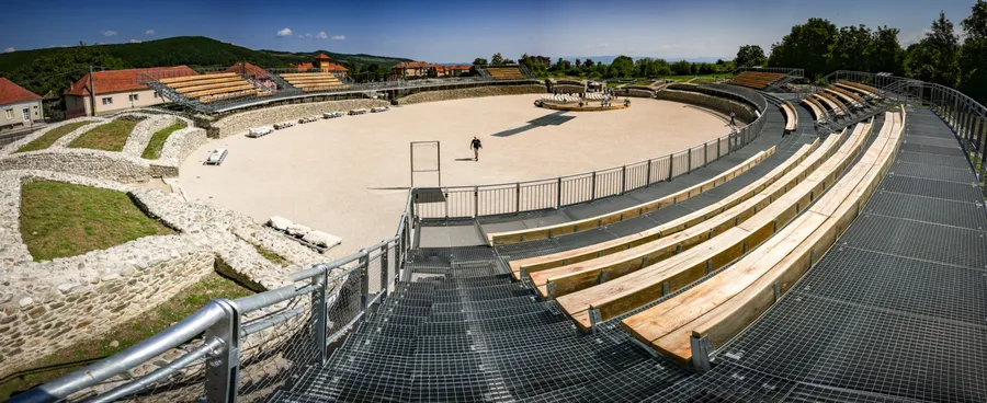 Amfiteatrul roman de la Ulpia Traiana Sarmizegetusa 