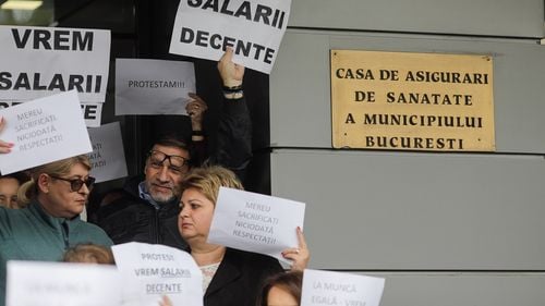 VIDEO Protestele de la casele de asigurări de sănătate din toată țara continuă pentru a cincea zi / Sunt asigurate doar urgențele, o oră dimineața și una după-amiaza