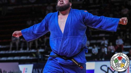 ”Împreună vom învinge!” Sportivul Vlăduț Simionescu intră în lupta împotriva coronavirusului și organizează licitații cu echipamente sportive, pe Facebook. Banii vor ajuta cadrele medicale