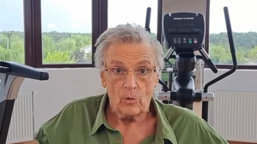 VIDEO Florin Piersic, mesaj din clinica de recuperare: Am fost cam bolnăvior, cam multişor timp, dar vremea trece, omul rămâne şi eu sunt cu dumneavoastră / O să plec şi o să ne întâlnim şi o să ne iubim