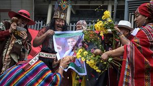 Zece șamani peruani, înarmaţi cu săbii, amulete şi o păpuşă de cârpe, au făcut un ritual pentru a-l „neutraliza” pe Neymar înaintea meciului Peru-Brazilia, din preliminariile CM-2026