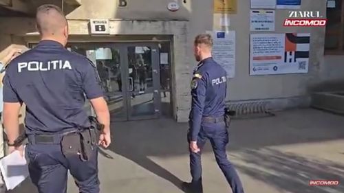 VIDEO Jurnaliștii prahoveni de la ziarul Incomod acuză că au fost sechestrați într-un birou la lansarea candidaturii baronului PNL Iulian Dumitrescu, cercetat de DNA pentru luare de mită/ Dosar penal pentru privare de libertate