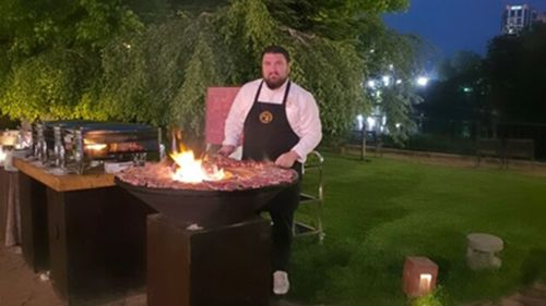 VIDEO | Chef fără secrete | „Ca să ajungem să fim bucătari moderniști, trebuie să avem cartea într-o mână și cuțitul în cealaltă” / Chef Cristian Paterău, despre disciplină, educație și presiunea din bucătăriile moderne