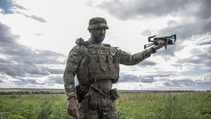 Un operator ucrainean de drone spune că vorbește direct cu producătorii de vehicule aeriene pe FaceTime despre produsele lor / El critică „birocrația de rahat” a companiilor din Occident