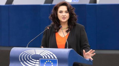 Comisarul european Helena Dalli: Sărbătorirea Crăciunului și utilizarea denumirilor și simbolurilor creștine fac parte din bogatul patrimoniu european. Nu interzicem și nici nu descurajăm utilizarea cuvântului Crăciun