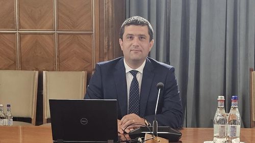 Ministrul Economiei: Șefii mai multor companii de stat și-au mărit indemnizațiile, în ultimele săptămâni. La șantierul Mangalia, indemnizațiile au crescut de la 2.200 la 15.500 de lei. La Romarm, s-au majorat de la 6.500 la aproape 20 de mii de lei