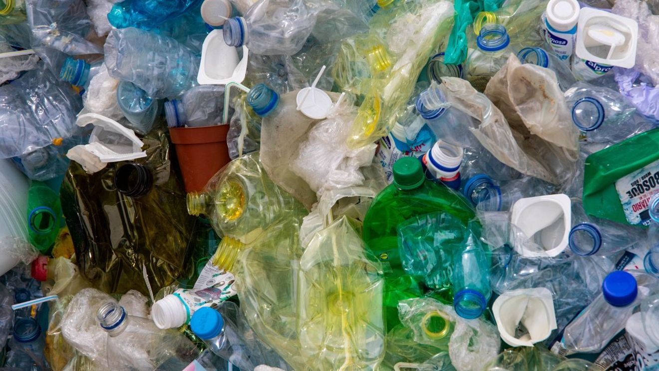 Eşec al negocierilor pentru stabilirea unui tratat internaţional împotriva poluării cu plastic / Planeta a produs după anul 2000 mai mult plastic decât în precedenţii 50 de ani