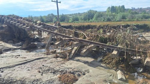 Calea ferată între Galați și Bârlad, grav afectată de inundații. Este sub ape sau a fost distrusă de viituri pe o porțiune de cinci kilometri