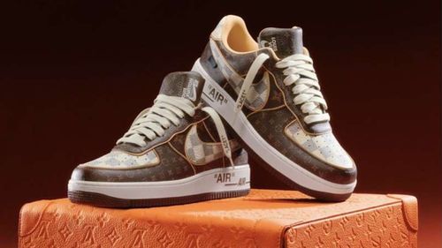 200 de perechi de pantofi sport Vuitton-Nike, vândute la licitaţie cu 25 de milioane de dolari / Cea mai scumpă pereche de pantofi a costat 352.800 de dolari