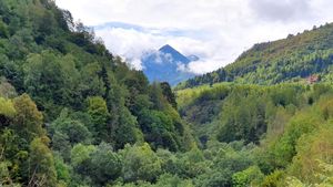 Pe toată Via Transilvanica, ziua 19 (și 20). Prin Poarta de Fier a Transilvaniei am trecut din Țara Hațegului în Banat (Turnul Sfatului)