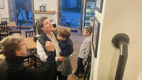 Nicuşor Dan, din nou la Roşia Montană: Am mâncat compoturi, am băut diverse sucuri, slănină, şorici, toate făcute în casă, lapte muls direct de la vacă / Trebuie să aducem specialiştii care să facă din situl ăsta ceva care să atragă 2 milioane de turişti