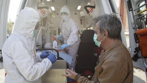 România bate pasul pe loc la capacitatea de testare: Se fac în medie 14.000 de teste zilnic, același număr ca în luna iulie. Alte 9.000 de teste sunt efectuate în fiecare zi, la cerere