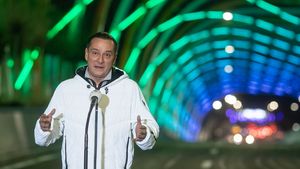Daniel Băluţă (PSD): Îi îndemn pe alegătorii USR să o voteze pe doamna Lasconi / Este un lucru extraordinar pentru dânşii să se orienteze către doamna Lasconi / Nu este o impostoare, nu este o mincinoasă