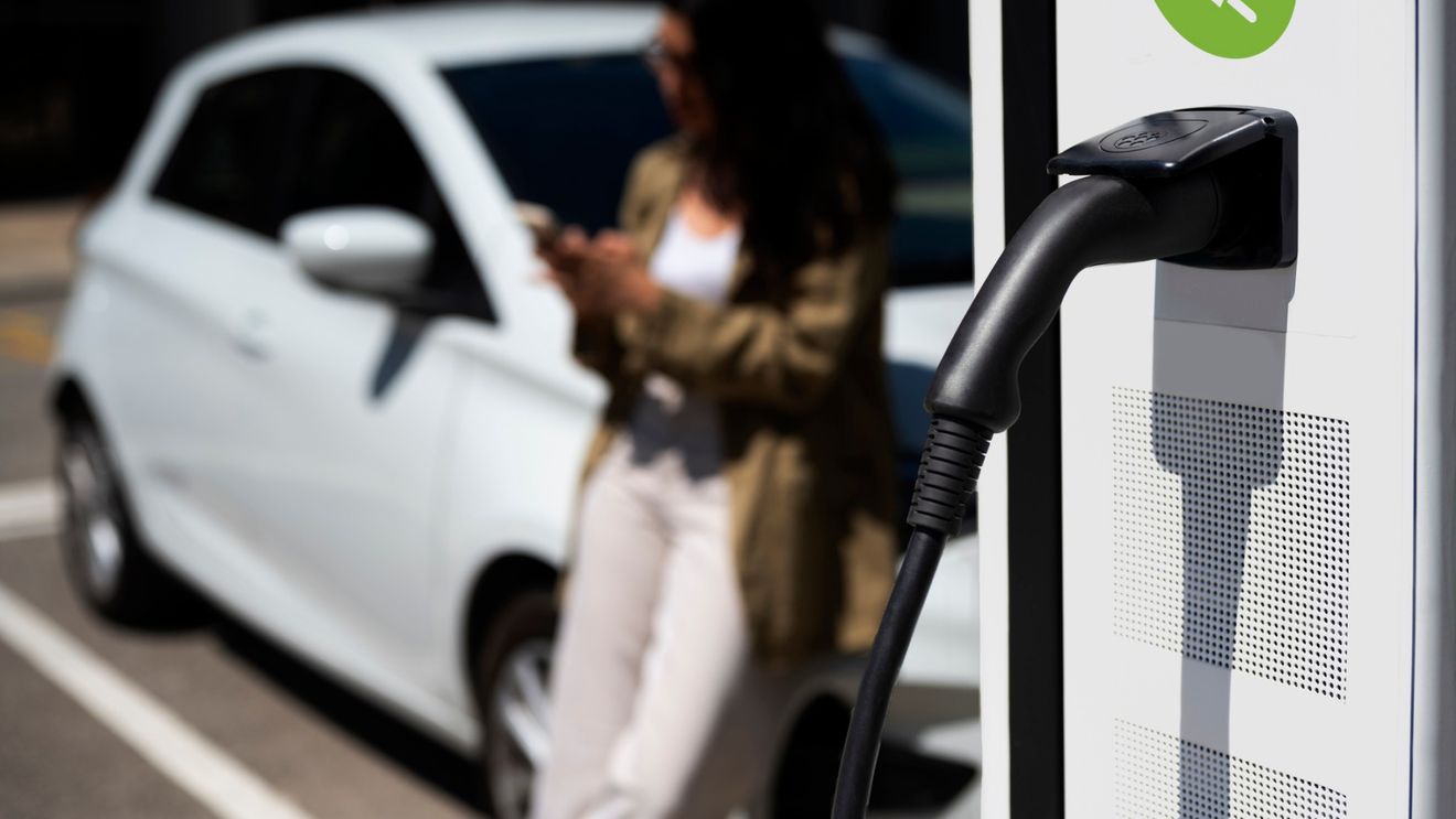 Prețul mediu al vehiculelor electrice a scăzut cu 25% din 2018