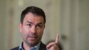 Cum a fost distrus la Tribunalul București, pe baza unei decizii a Înaltei Curți, un dosar penal întocmit la sesizarea „câinelui” Cătălin Drulă, când era ministru al Transporturilor