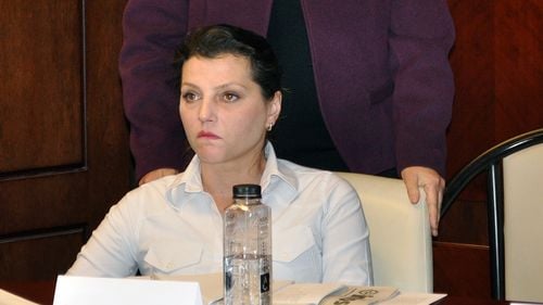 Cum au fost prinse în flagrant directoarea Direcției de Cultură Constanța și un inspector în timp ce ar fi împărțit o mită de 2000 de lei pentru un aviz: Un tânăr a sunat la call center-ul DGA pentru corupție și a relatat în detaliu ce i-au cerut cele două funcționare
