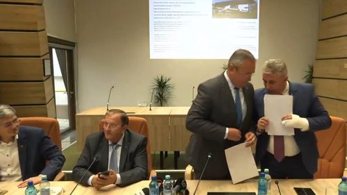 VIDEO Premierul Ciucă, pus la punct de ministrul Bode la un eveniment public: ”Deci, încă o dată: noi am pus A7 pe hartă” / În aceeași zi, ministrul Cîmpeanu a întârziat zece minute la un eveniment la care vorbea prim-ministrul