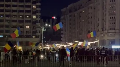 VIDEO Circa 300 de persoane protestează în Piața Victoriei. Proteste sunt și la Iași, Arad și Timișoara / Manifestații au loc zilnic de peste o săptămână, pentru a solicita organizarea turului doi al alegerilor prezidențiale care au fost anulate
