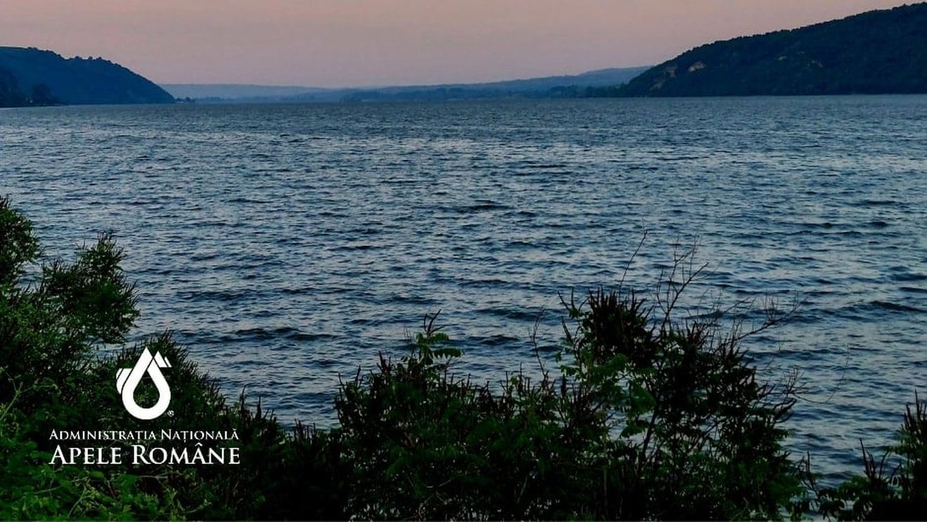 Apele Române anunţă rezerve de apă în scădere, dar suficiente pentru a alimenta beneficiarii sistemului centralizat / Debitul Dunării va continua să scadă, până după 2 august /Sute de localităţi cu restricţii