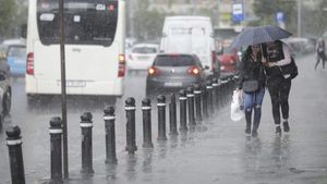 METEO Vreme instabilă, cu ploi, grindină şi vânt în Bucureşti până luni dimineaţa