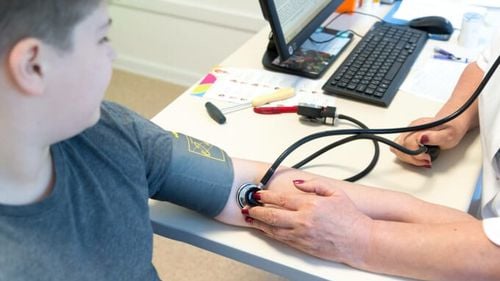 Medic: Au apărut multe boli cardiovasculare la copii, iar cauza este lipsa de activitate fizică / Şeful Clincii de Cardiologie de la Spitalul Universitar Bucureşti: ”Sunt legaţi de imagini, sunt legaţii de un device”