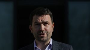 Cătălin Drulă despre guvernul Ciolacu 2: Rânjește din iad Ceaușescu când vede o nouă nomenclatură și niște noi securiști care se agață cu disperare de putere