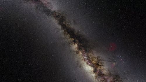 Un satelit franco-chinez a detectat un puternic semnal cosmic vechi de 13 miliarde de ani