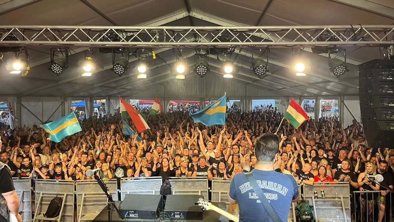 Átlátszó Erdély: Formația maghiară revizionistă Kárpátia concertează în Transilvania din bani publici românești / Solistul trupei a fost expulzat în trecut din România