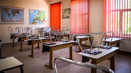 CNSU: Este permisă continuarea studiilor cu prezență fizică la școală pentru elevii din anii terminali, în zonele unde incidența infecțiilor cu covid nu depășește 6 la mia de locuitori