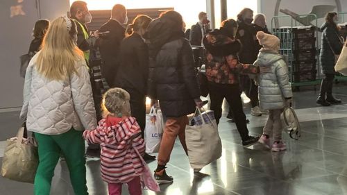 SUA analizează o retragere a ”statutului protecţei temporare” acordat aproape unui sfert de milion de refugiaţi ucraineni începând din aprilie