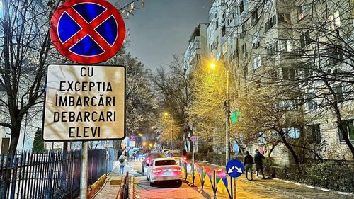 FOTO Primul sistem de „debarcare/ îmbarcare” în fața școlii, montat în Sectorul 2 / Ce este sistemul „Kiss and Ride”
