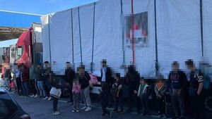 Grup infracţional specializat în trafic de migranţi, destructurat în Bulgaria cu ajutorul autorităţilor din România şi Repblica Moldova /  Şoferii primeau pentru acest serviciu câte 700 - 1.000 euro de transport sau 100 euro pentru fiecare migrant