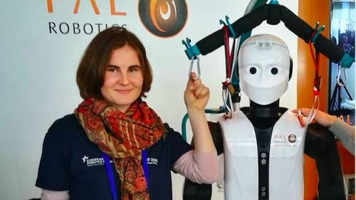 Poveștile elevilor care nu au abandonat. Denisa, de la mers cu vacile la păscut, la cercetare în robotică la Universitatea din Malaga: „Educația este pilonul vieții mele”. Alisa, elevă în a XII-a: „Școala online m-a învățat să nu aștept să mi se spună, mai întâi să caut eu informația”